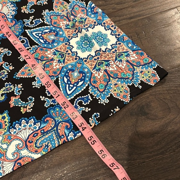 London Times Sleeveless Halter, flare,soft silky stretch,keyhole back,pattern - Picture 7 of 11